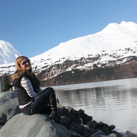 Meet your Posher, Caitlyn - Picture 3 of 3